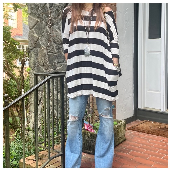 02 Oversized Striped Tunic Top with Side Pockets - Picture 8 of 9